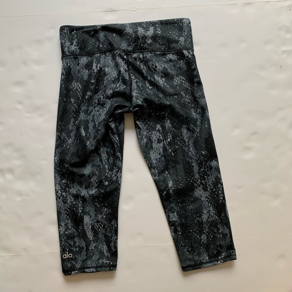 Alo Yoga crop leggings